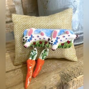 Ceramic Easter Bunny Dangling Carrots Pin NEW